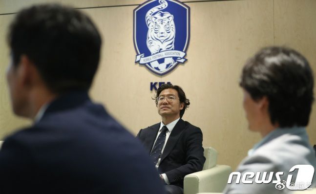 10月30日，现代职场喜剧《卧底千金》在青岛开机，在开机仪式上获悉，曾经的《武林外传》中;钱掌柜饰演者国家一级演员洪剑涛，将在片中主演;詹仕邦一角，而同样在《武林外传》中展露头角饰演;慕容嫣的当红知名演员黄小蕾，也将在此现代职场题材的喜剧电影《卧底千金》中友情出演;郑婷婷一角
